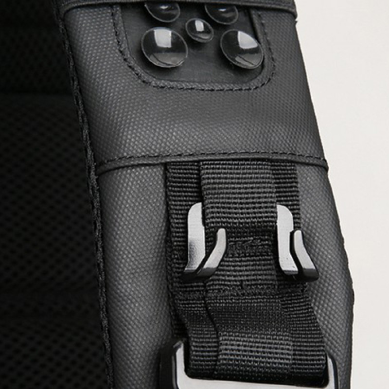 Мужской рюкзак с солнечной батареей Mark Ryden MRK9278 BLACK